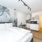 Kleines Mit Balkon *