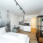 Kleines Mit Balkon