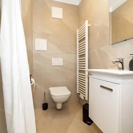 Apartman Kleines Mit Balkon *