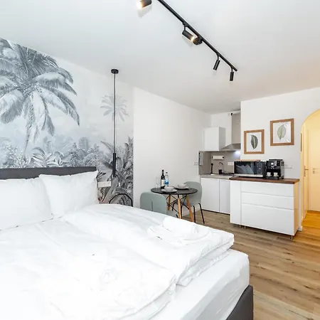 Kleines Mit Balkon *