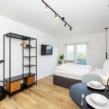 Kleines Mit Balkon 아파트 *