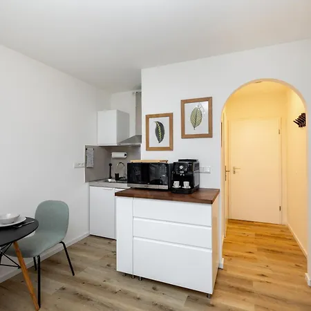 Kleines Mit Balkon Apartment