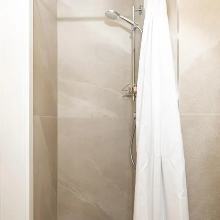 Apartman Kleines Mit Balkon *