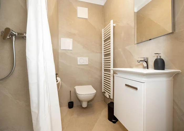 Apartment Kleines Mit Balkon *